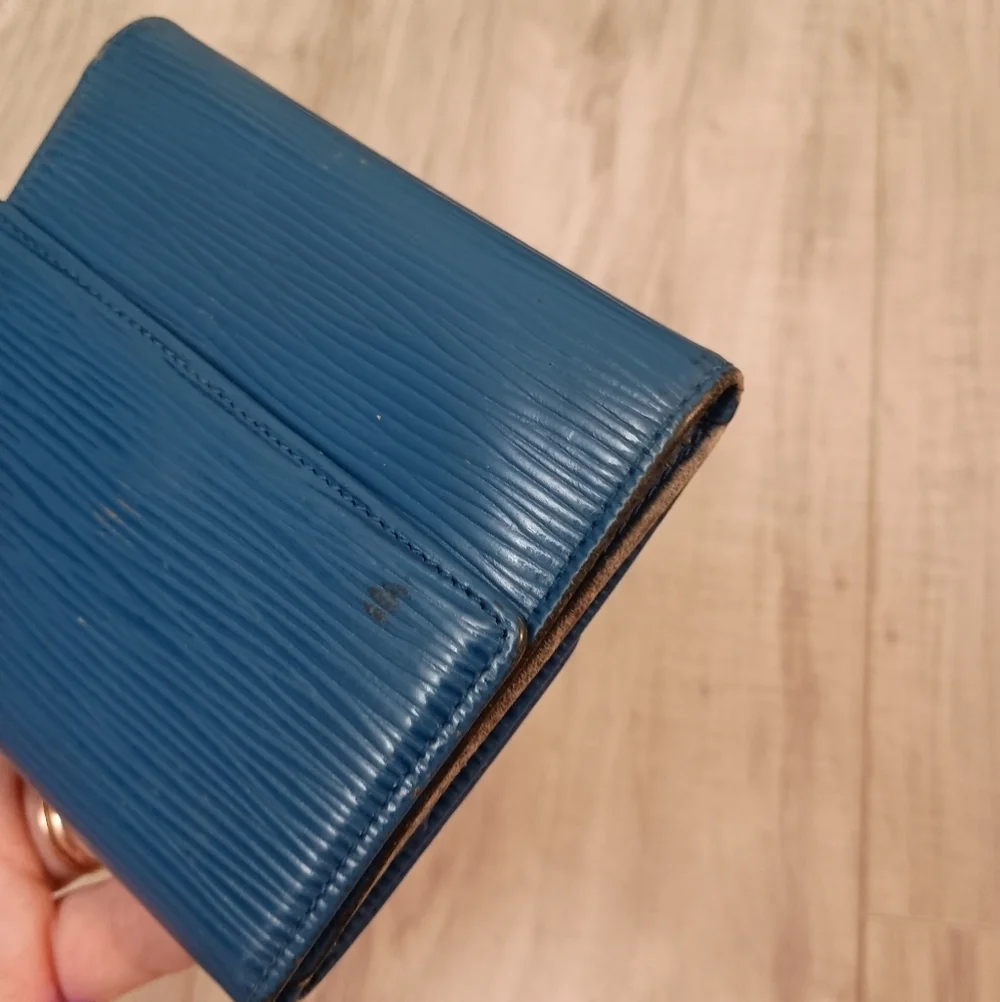 LOUIS VUITTON Elise Epi Leather Wallet Toledo Blue